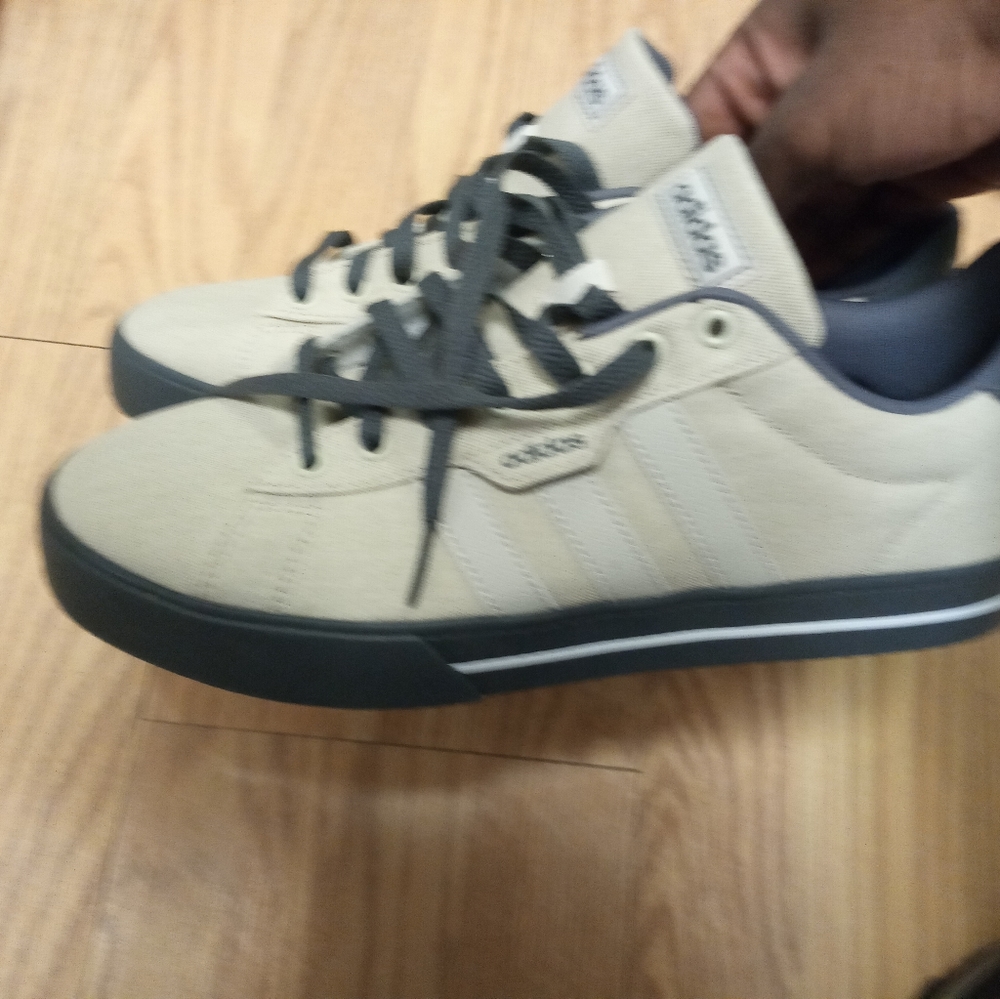 Adidas - Picture 3 of 5